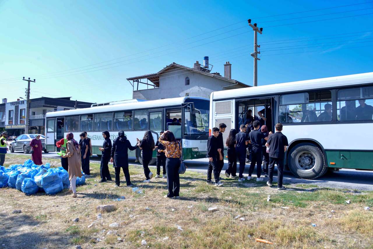 Konya’da gençler çevre bir araya geldi! Alakova temizlendi 6
